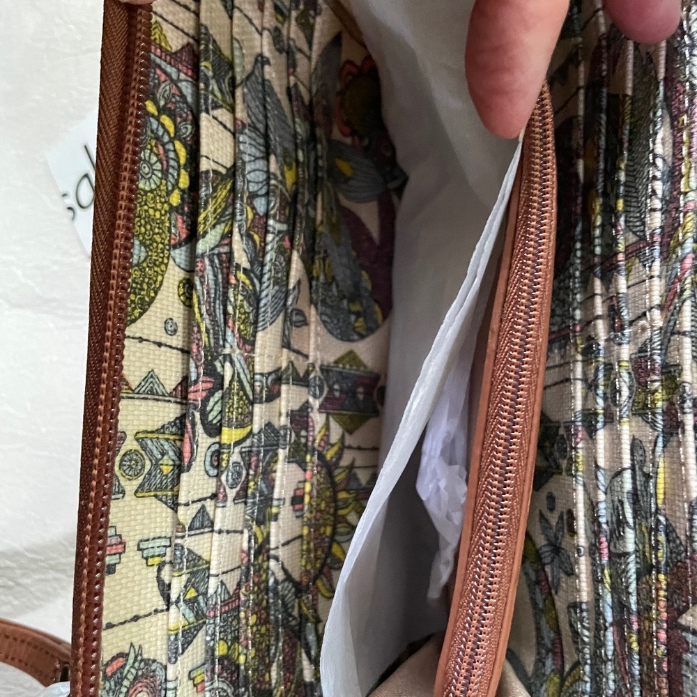 SakRoots Artist Circle Wallet Clutch NWT - Picture 5 of 7